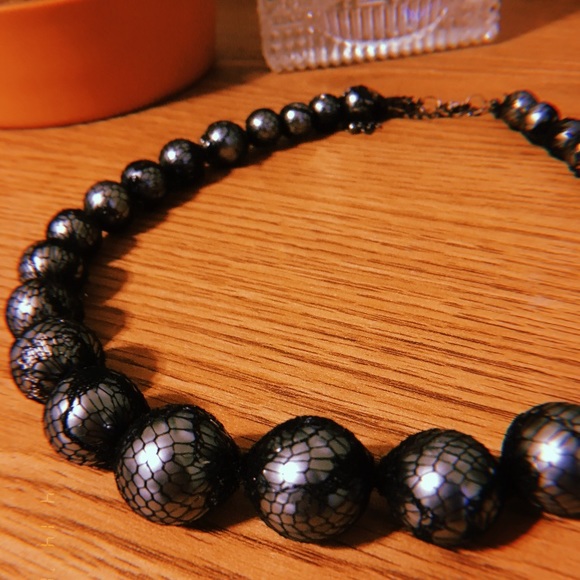 • pearl fishnet necklace • - Picture 5 of 5